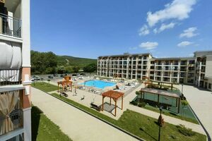 Студия Holiday House с бассейном