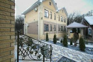 «Сударь»
