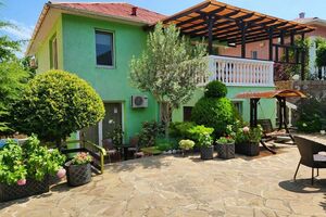 Апартаменты в частном домовладении «Шангри-Ла»