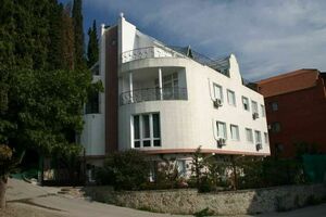 «Вилла Лилия»