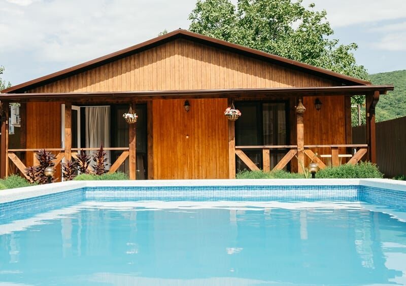 Аква отель ессентуки. Отдых домик с бассейном ессентуки. Отели ессентуки с бассейном. Дом с бассейном. Дворянское гнездо витязево.