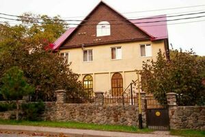 Гостиный дом «Brown House»