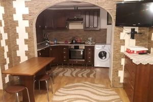 «Переселенческая, 8»