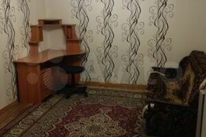 «в доме напротив Журавлей»