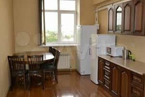 «в курортной зоне на Ленина 14Б»