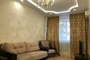 «рядом со стадионом»