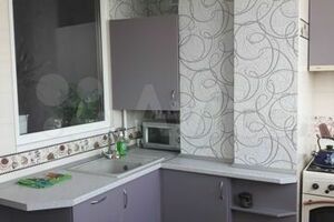 «в доме на центральной улице»