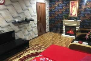 «рядом с ТРЦ»