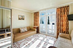 — студия №8 на втором этаже