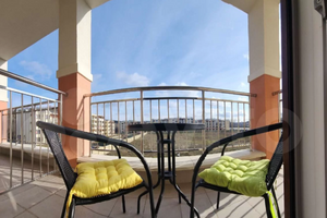 с бассейном и зоной барбекю