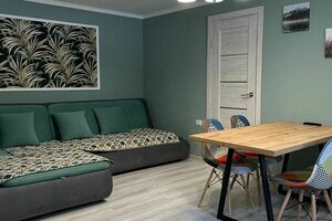 трехкомнатная в центре Домбая