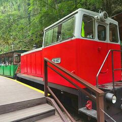 Гуамское ущелье: поезд по узкоколейке