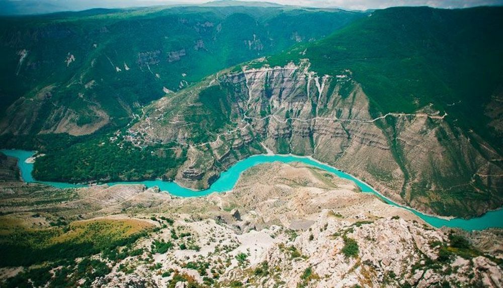 Отдых в горном дагестане. Сулакский каньон море. Горы Дагестана Сулакский каньон. Горы море Дагестан Сулакский каньон. Сулакский каньон Дербент.